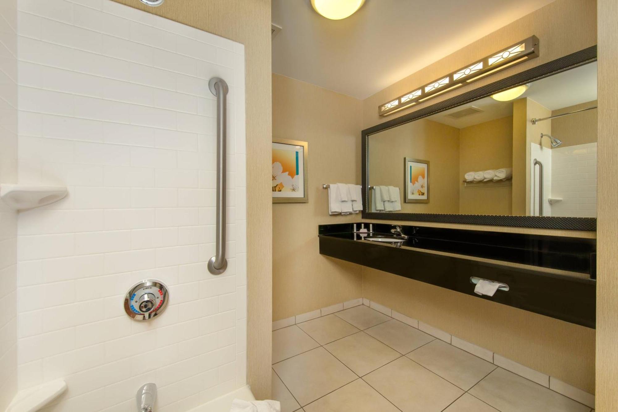 Fairfield Inn And Suites Cleveland Exteriör bild